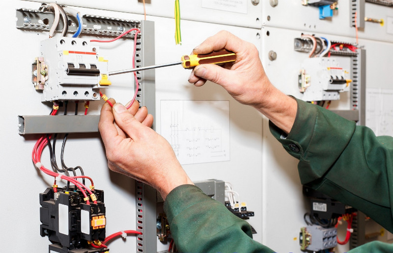 Sửa chữa điện chập, ch&aacute;y b&oacute;ng đ&egrave;n, sập nguồn Atomat Vinh Nghệ An