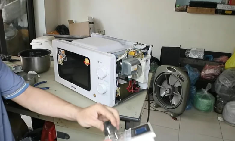 Sửa l&ograve; vi s&oacute;ng tại nh&agrave;